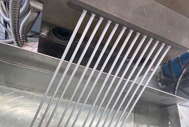 plastic-strand-from-twin-screw-extruder